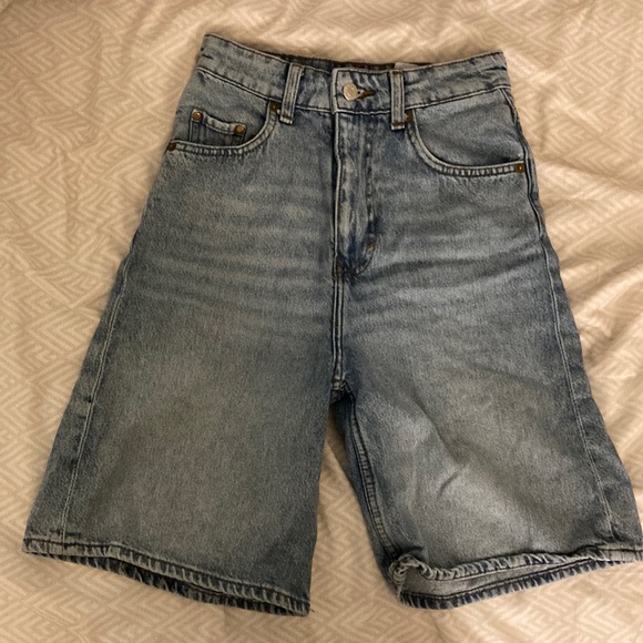 H&M 90s Vintage-Style High-Rise Bermuda Shorts - Picture 1 of 3